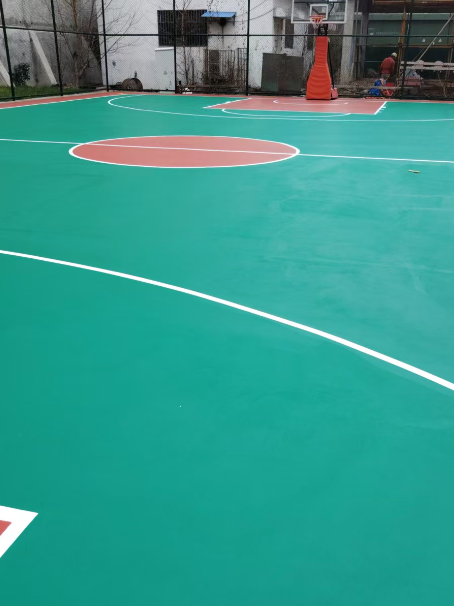 福海 球场长期使用易出现地面开裂